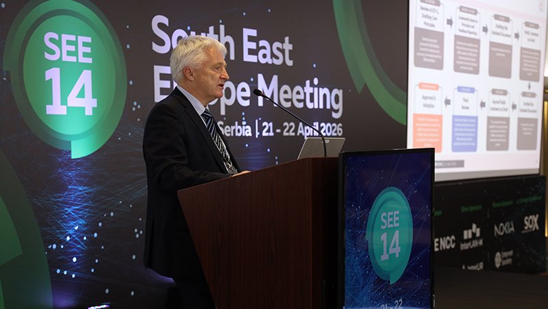 A picture of Hans Petter Holen giving a presentation