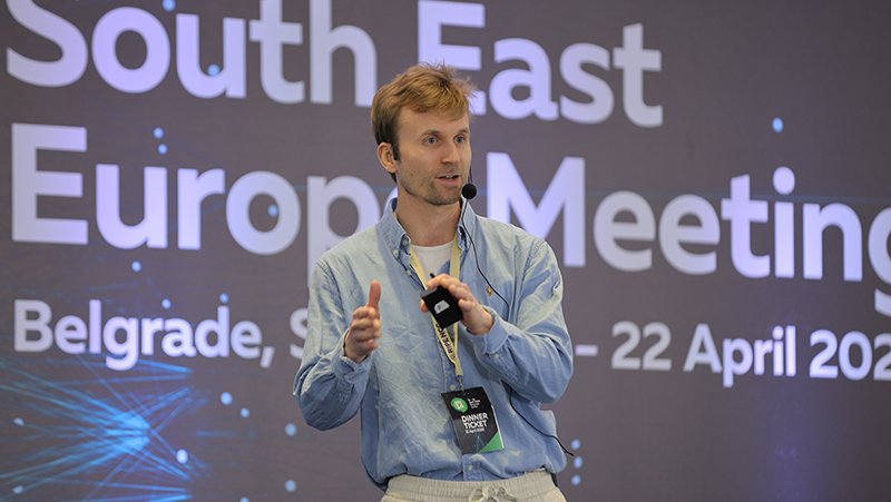 A picture of Thomas Holterbach giving a presentation