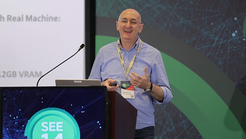 A picture of Slobodan Mitrović giving a presentation
