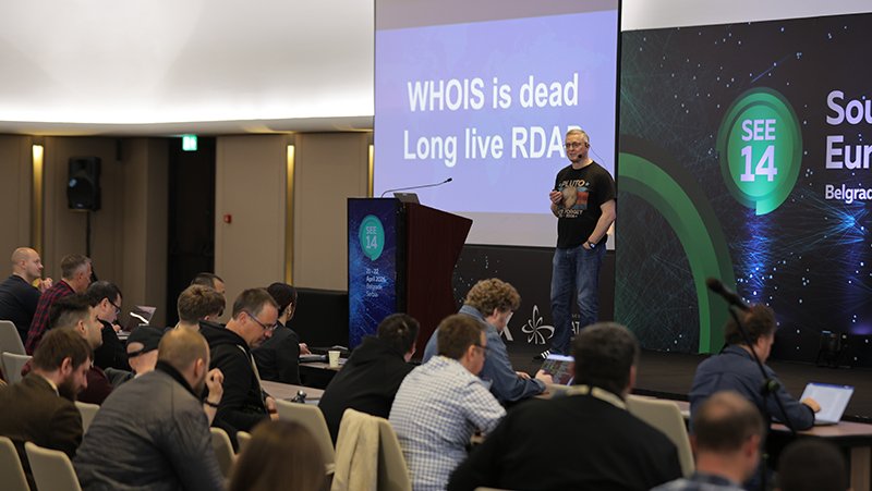 A picture of Ulrich Wisser giving a presentation