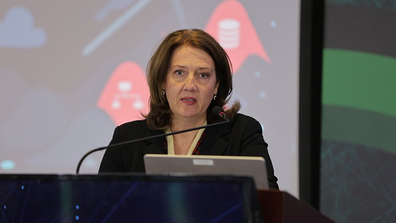 A picture of Tatjana Markovic Perovic giving a presentation