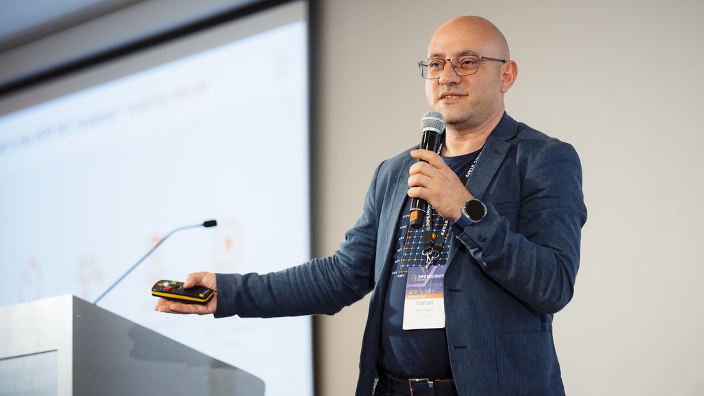 Vahan Hovsepyan giving a presentation